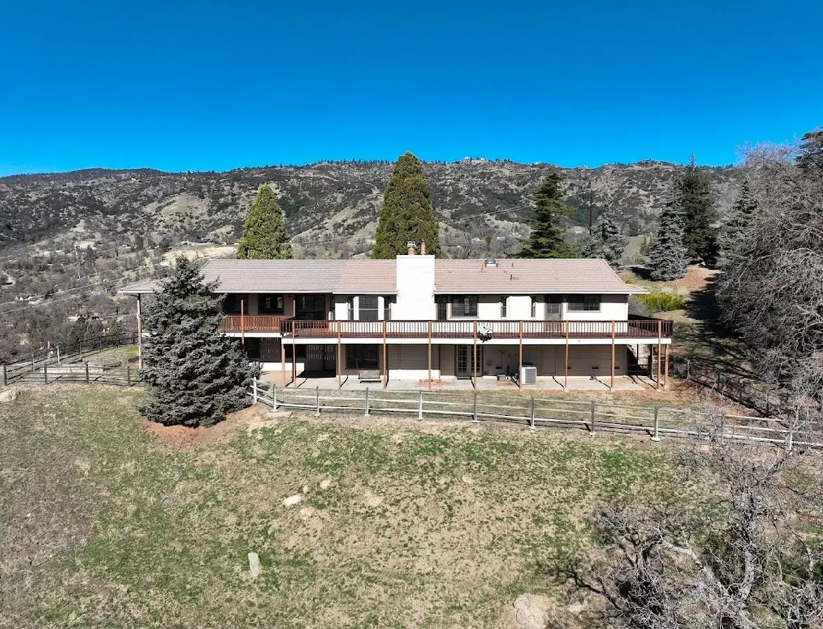 Bear Valley 3+4 With Over 4 Acres! House for rent in Tehachapi, CA