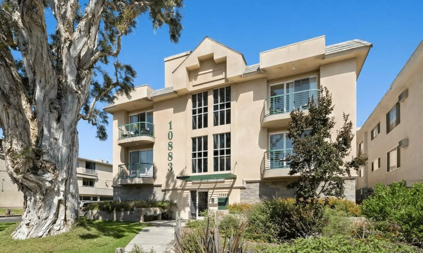 Move In Ready - Spacious 2-bedroom, 2-bathroom Unit In A Prime Location! Apartment for rent in Los Angeles, CA
