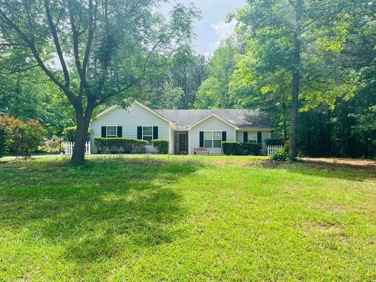 Wow! Charming 3 Bedroom 2 Bathroom Home In Perfect Location! House for rent in Senoia, GA