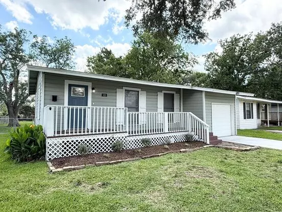 Stunning 2/1/1 Home In Lake Jackson Near Downtown, Apartment for rent in Lake Jackson, TX Stunning 2/1/1 Home In Lake Jackson Near Downtown, Apartment for rent in Lake Jackson, TX