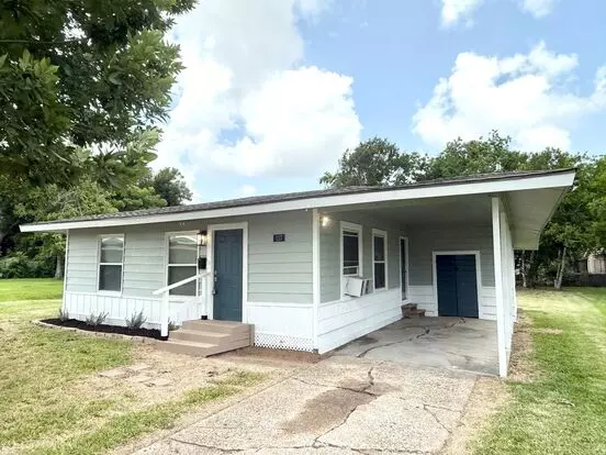 Adorable 2/1 Cottage Near Downtown Lake Jackson Apartment for rent in Lake Jackson, TX Adorable 2/1 Cottage Near Downtown Lake Jackson Apartment for rent in Lake Jackson, TX
