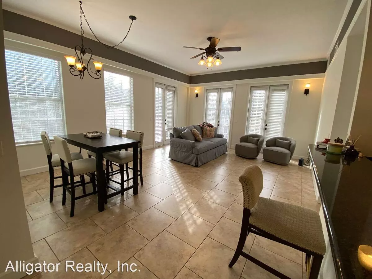 1320 NW 3rd Ave Apartment 322 House for rent in Gainesville, FL