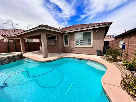 Gorgeous 1 Story Single Home, 3 Beds, 2 Baths, Granite Kitchen With Stainless Steel Appliances With Pool And Spa. Apartment for rent in Las Vegas, NV