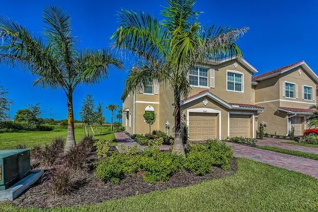 Townhouse/ 3 Bed/ 2.5 Bath/ 1 Car Garage/ No Pool Apartment for rent in Naples, FL