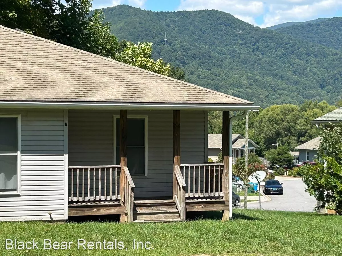 19 B Half Moon Dr House for rent in Swannanoa, NC