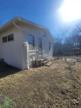 New Rate Now! Beautiful 3 Bedroom Home In Staley Neighborhood Apartment for rent in Kansas City, MO