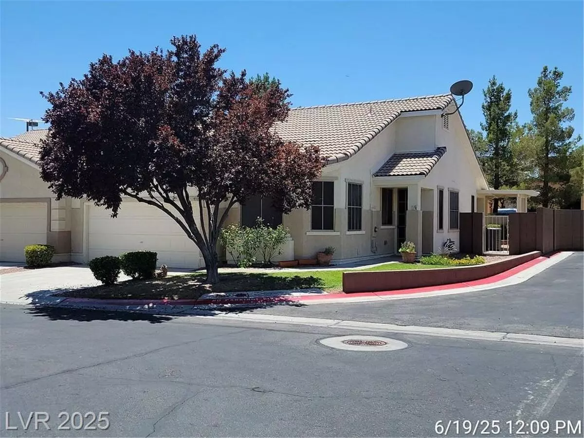 Stunning Fully Furnished Single Story Home In Gated Community!! House for rent in Las Vegas, NV