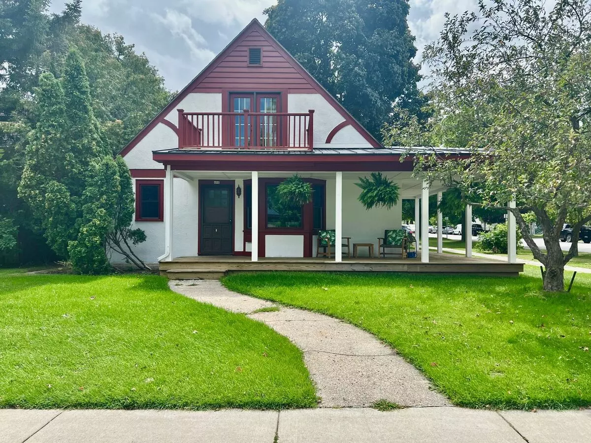 The Ideal Tc Downtown Retreat House for rent in Traverse City, MI