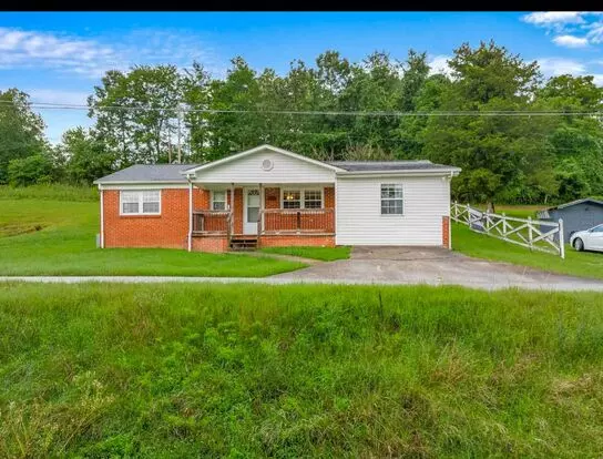 Tazewell 37879 - 3 Bedroom, 1 Bath Home - Contact Lisa Vineyard & Shannon Russell (865) 216-9334 Apartment for rent in Tazewell, TN