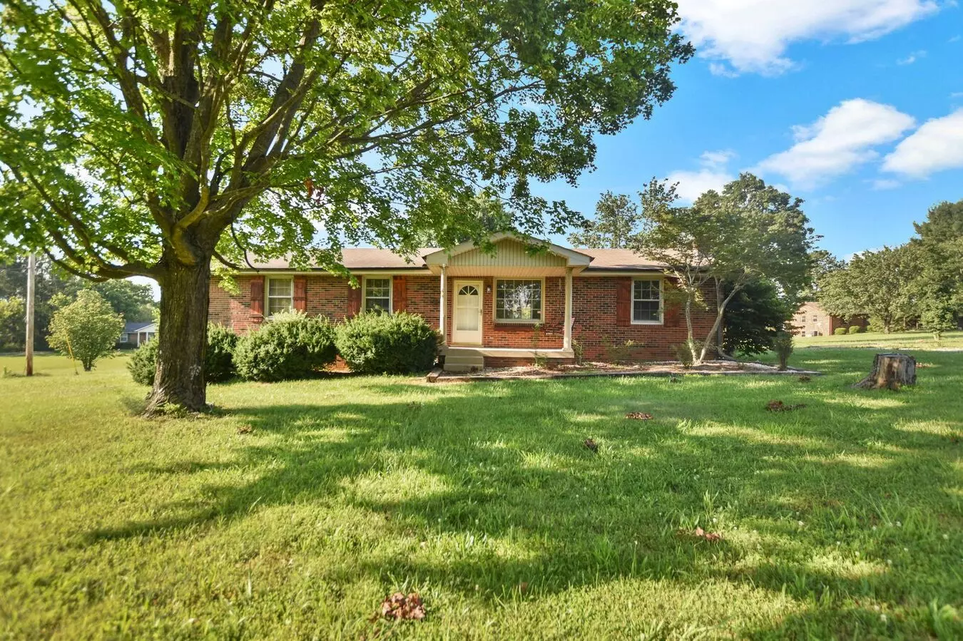 Pet Friendly On Ranch On Five And A Half Acres! House for rent in Pleasant View, TN