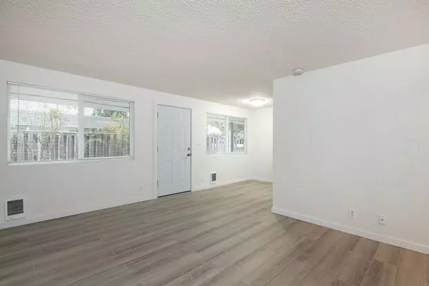 Puyallup Triplex Apartment for rent in Puyallup, WA Puyallup Triplex Apartment for rent in Puyallup, WA
