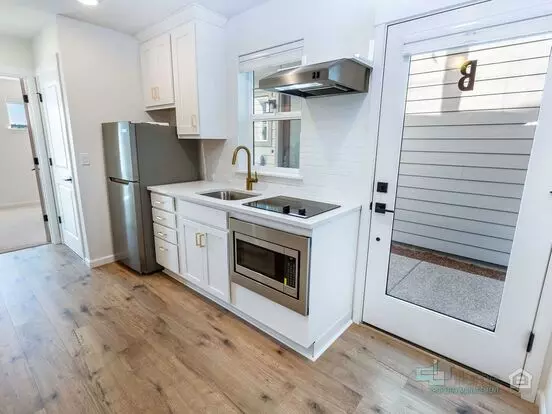 8331 SE Kinnaman St Apartment for rent in Hillsboro, OR