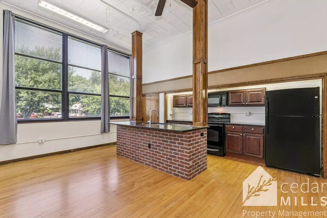 1220 E. Kellogg Apartment for rent in Wichita, KS