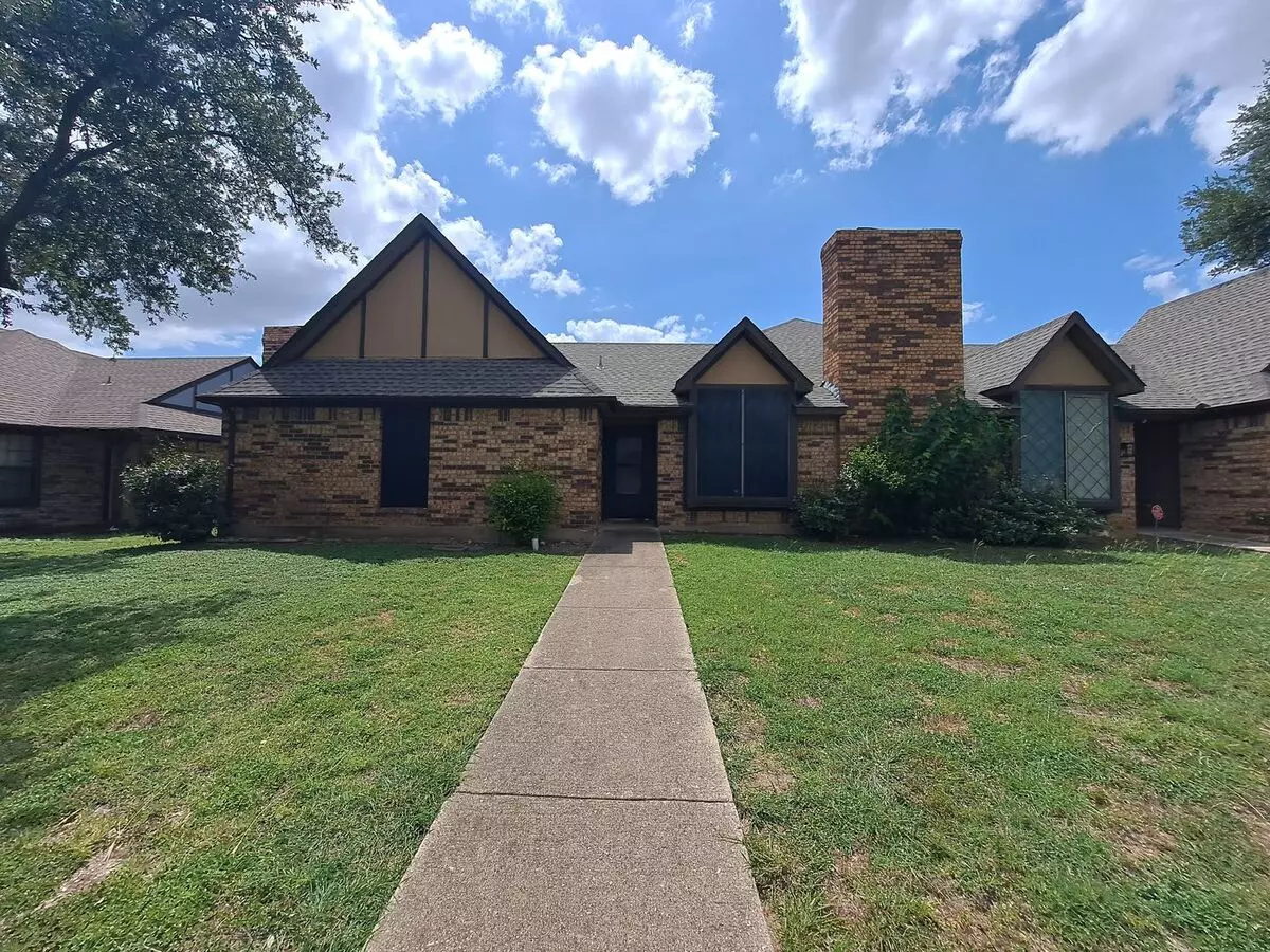 Amazing 3/2/2 Duplex In Carrollton-farmers Branch Isd Available Immediately! House for rent in Dallas, TX