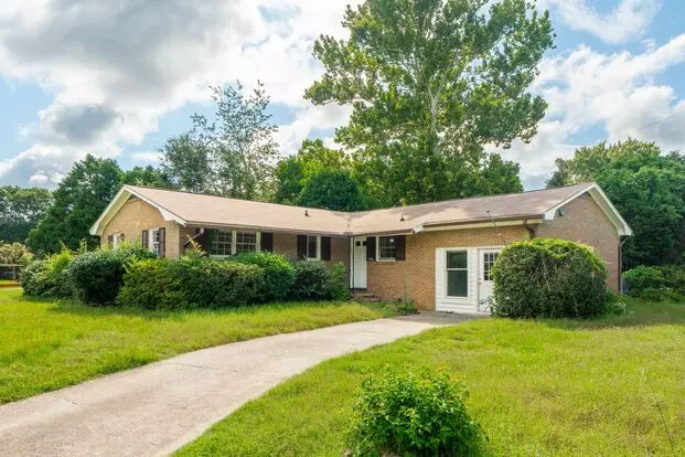 Spacious Single Family Home With Fenced Yard Apartment for rent in Charleston, SC Spacious Single Family Home With Fenced Yard Apartment for rent in Charleston, SC