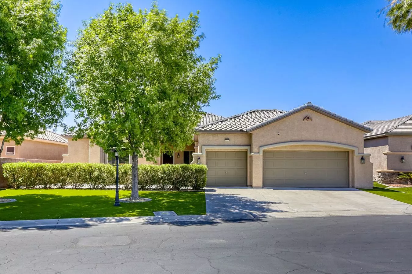 Gorgeous 3-bedroom Home In Golf Course Community House for rent in Las Vegas, NV