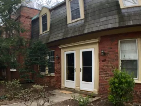 Updated 1br/1ba 2-level Th In Great Location Apartment for rent in Arlington, VA