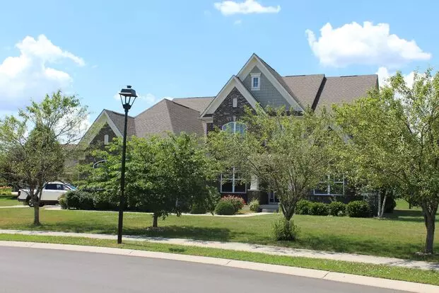 Absolutely Gorgeous 5 Br Estate Home In Brownsburg! Apartment for rent in Brownsburg, IN