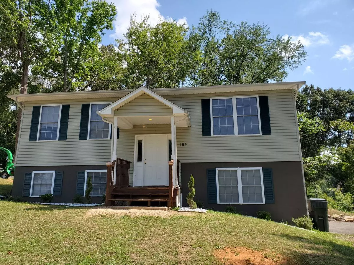 3 Bed 2 Bath Large Home Located In Jonesborough, On 164 Cochran Road, Offered Exclusively By Property Listing & Rental Agency. House for rent in Jonesborough, TN