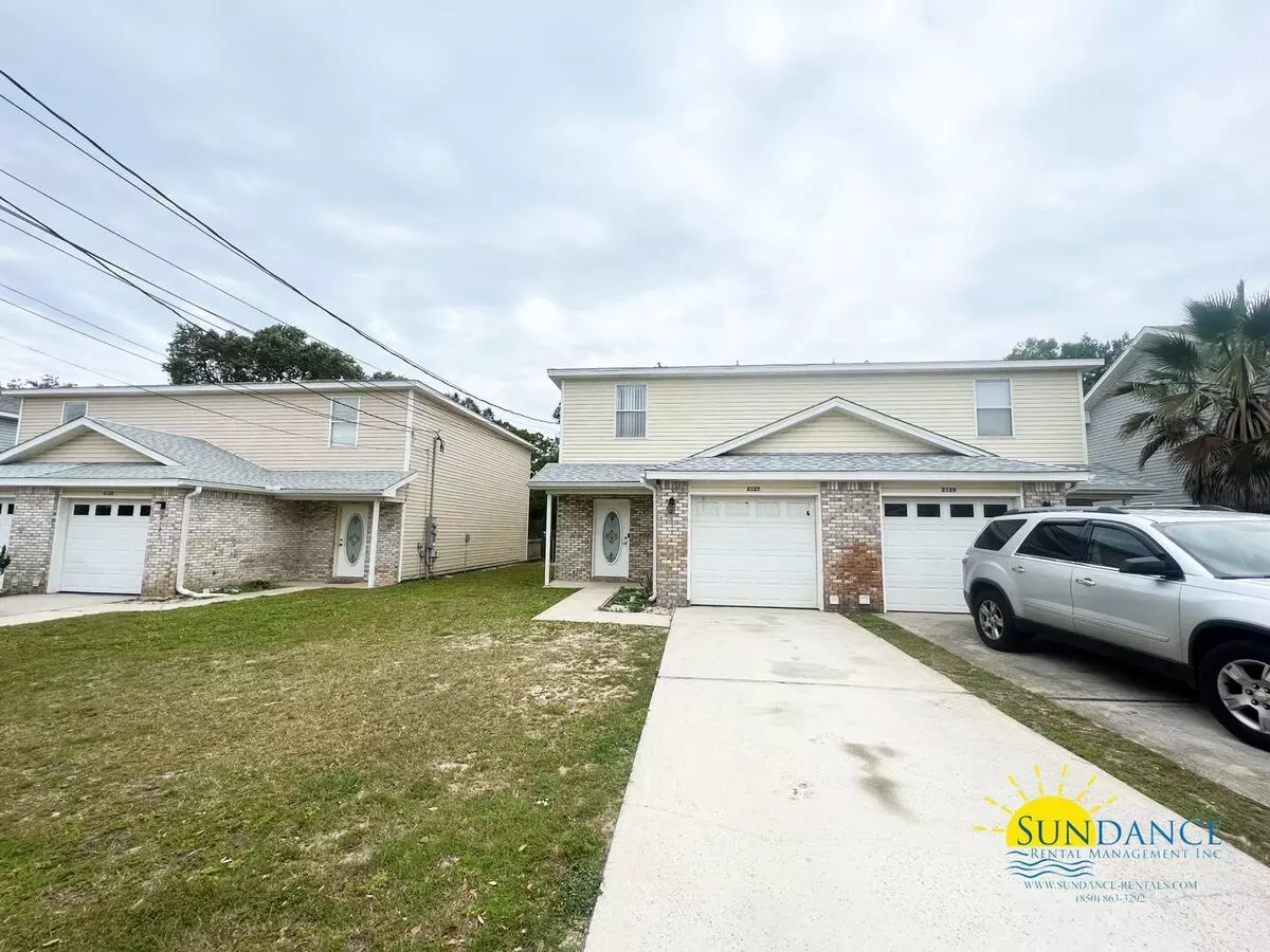 Beautiful 3 Bedroom 2-story Unit In Navarre! House for rent in Navarre, FL