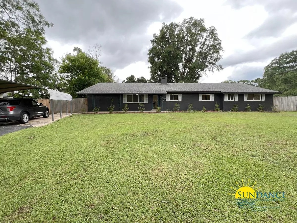 Beautifully Updated 5-bedroom Ranch Style Home In Crestview! House for rent in Crestview, FL