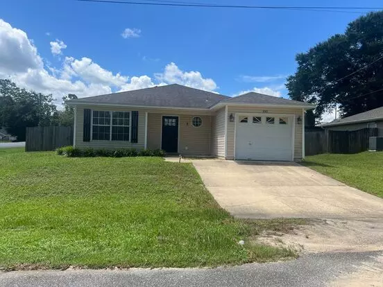 Beautiful Home With Solar Panels – Enjoy Minimal Power Bills! Apartment for rent in Crestview, FL
