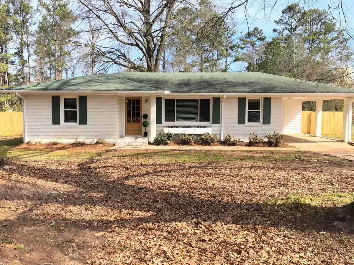 Renovated Farmhouse Inspired Brick Ranch House for rent in Powder Springs, GA