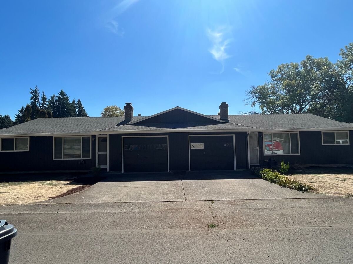 Completely Renovated Duplex Available Now! Apartments Brownsville, OR