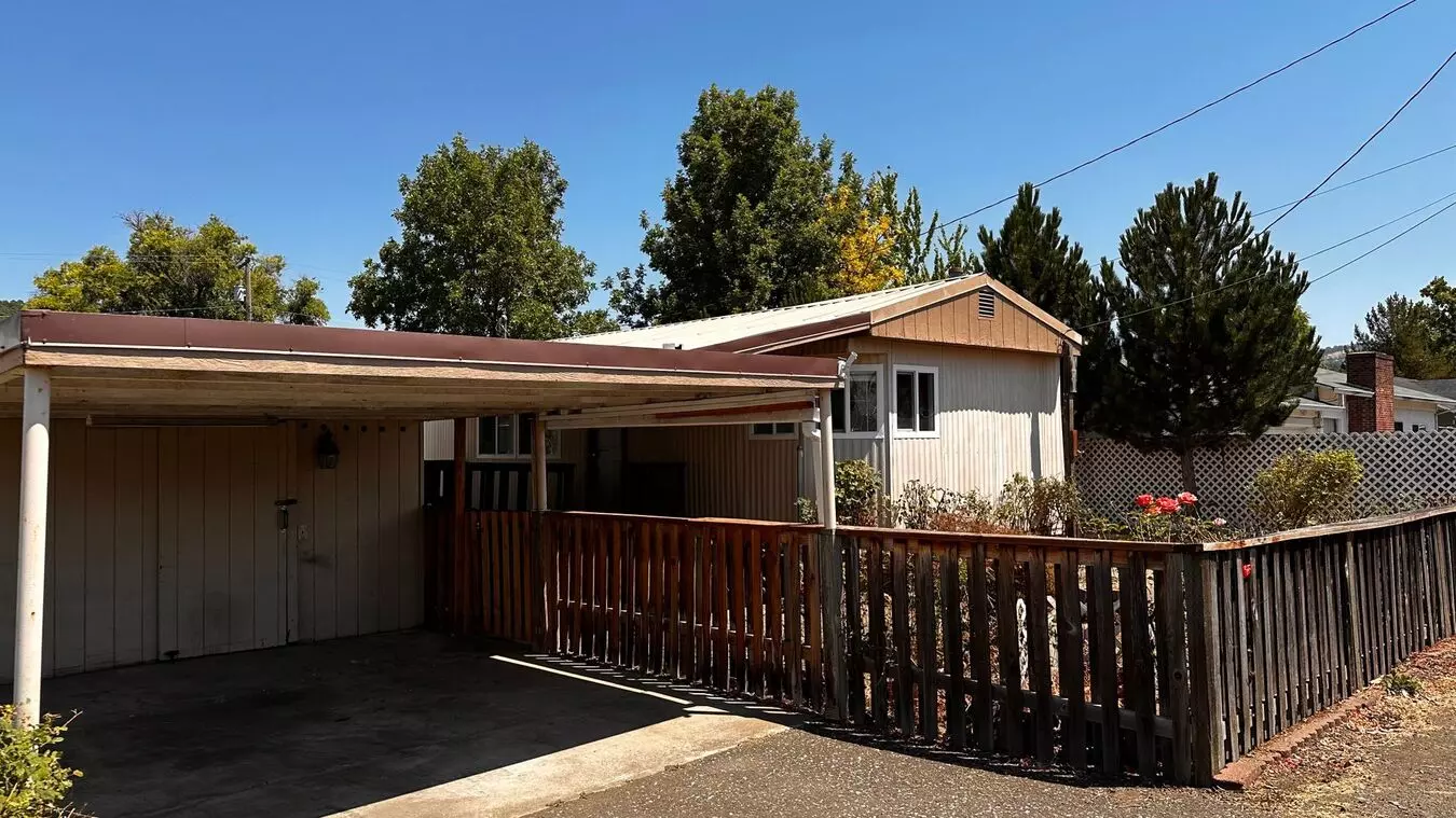 2 Bedroom 1 Bath Mobile Home House for rent in Roseburg, OR