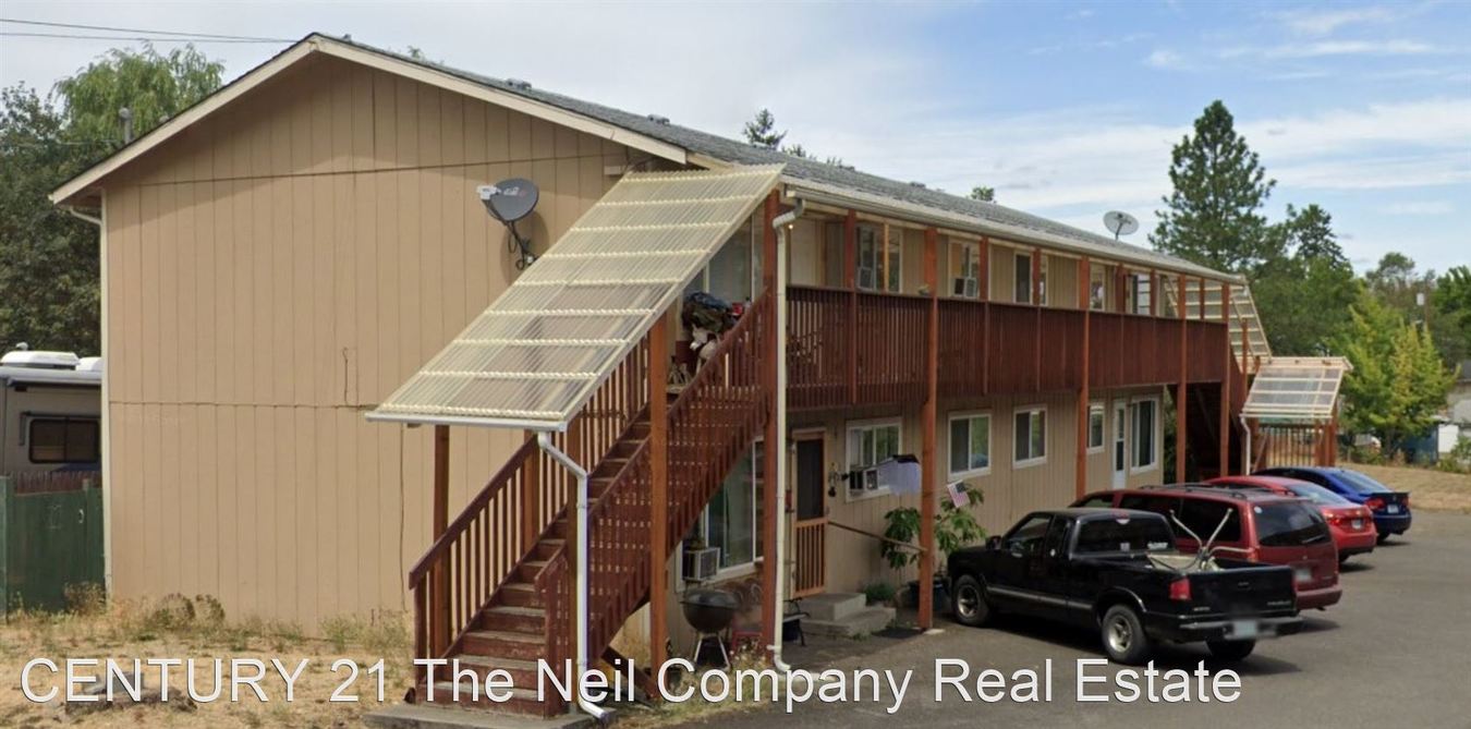 390 SE Carroll St Winston, OR Apartment for Rent