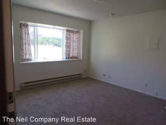 Benson Manor LLC 1819 NE Commercial Ave Apartment for rent in Roseburg, OR