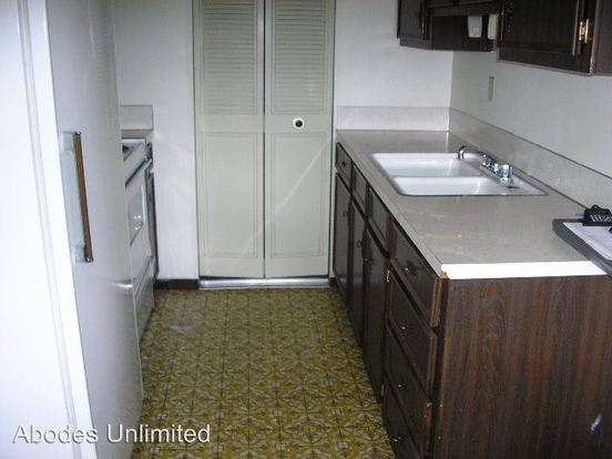 HeatherRidge Court 2720 #1-8 &amp; 2722, 2724, 2726, 2728, 2732, 2734, 2736 &amp; 2738 W Jay Avenue Apartment for rent in Roseburg, OR