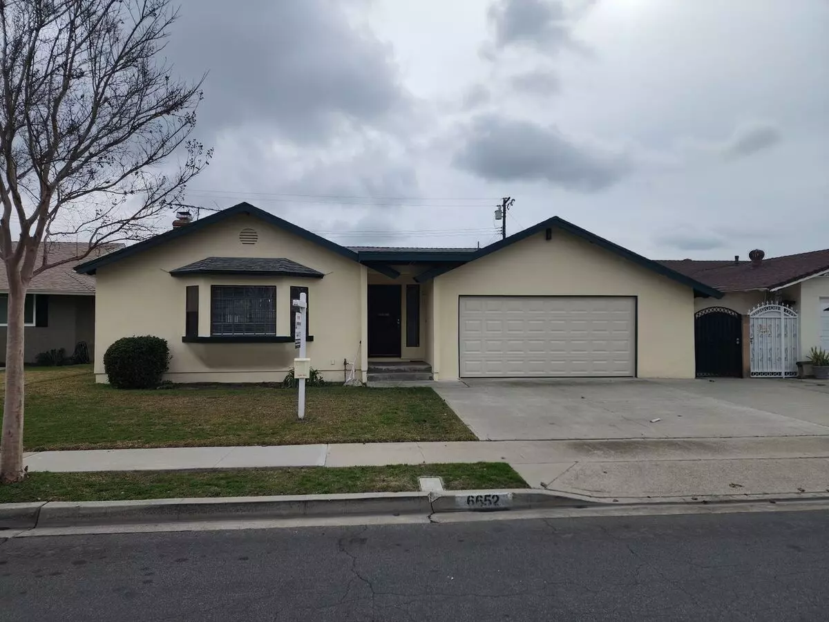 Large 3 Bedroom 2 Bath Home, House for rent in Cypress, CA