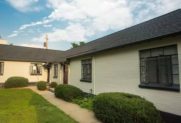 Gorgeous 2 Bed/1 Bath Unit- Short Term Lease -$1,000.00 Apartment for rent in Denver, CO Gorgeous 2 Bed/1 Bath Unit- Short Term Lease -$1,000.00 Apartment for rent in Denver, CO