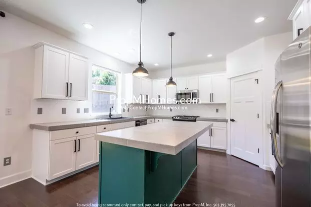 Updated Luxury 4 Bedroom Home On Mount Scott! Apartment for rent in Happy Valley, OR