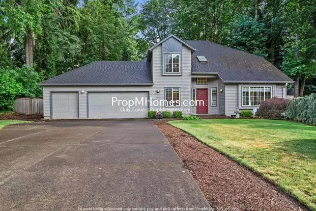 Spacious Four Bedroom Retreat In Lake Grove! Apartment for rent in Lake Oswego, OR