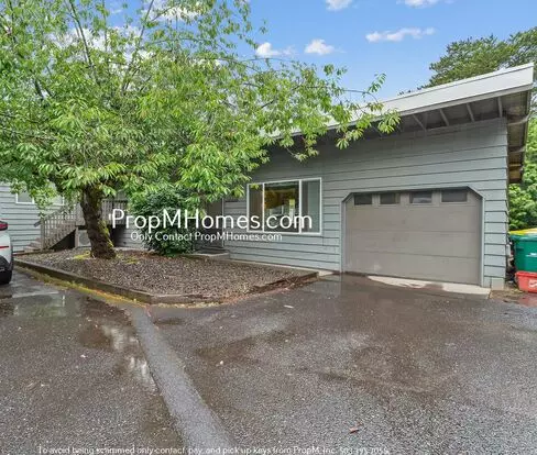 Sw Portland Duplex Two Bedrooms + Attached Garage! Apartment for rent in Portland, OR