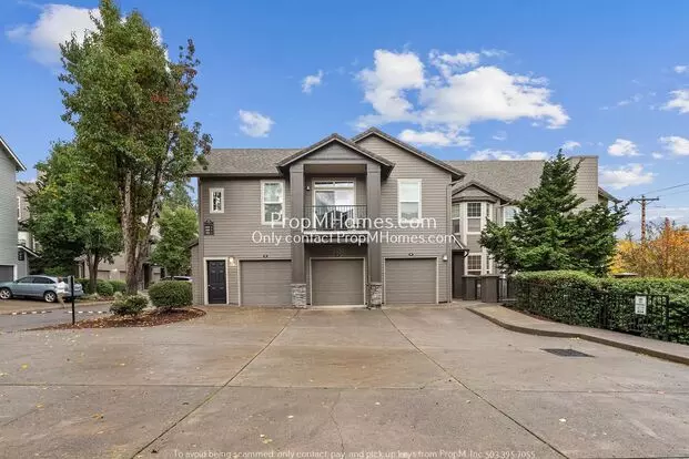 Wonderful Three Bedroom Condo At The Summerlinn Estates W/ Gated Entry! Apartment for rent in West Linn, OR