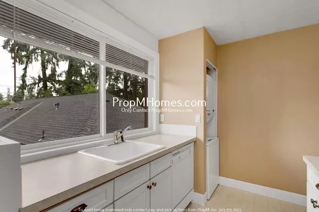 One Bedroom Condo W/ Lake Views - New Photos! Apartment for rent in Lake Oswego, OR One Bedroom Condo W/ Lake Views - New Photos! Apartment for rent in Lake Oswego, OR