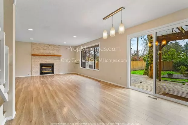 Charming 3 Bedroom Home In West Linn W/ Modern Amenities! Apartment for rent in West Linn, OR