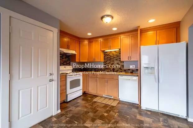 Rare Find - 3 Bedroom In Cully W/ Rentable Warehouse! Apartment for rent in Portland, OR