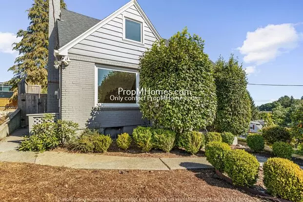 Unique Four Bedroom Home In Sw Portland - W/ Studio Space! Apartment for rent in Portland, OR