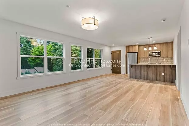 Lake Grove Living At It's Best: Charming Home With Den/office + 6-12 Month Lease Flexibility + One Free Month! Apartment for rent in Lake Oswego, OR