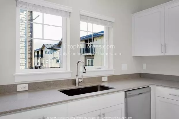 Townhome W/ Three Primary Bedrooms Next To Outstanding Green Space! Apartment for rent in Happy Valley, OR Townhome W/ Three Primary Bedrooms Next To Outstanding Green Space! Apartment for rent in Happy Valley, OR