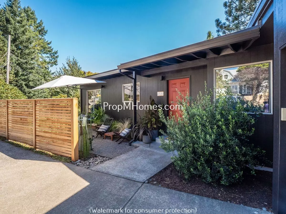 Discover Charm Mid-century Modern Home In The Hillsdale Community! House for rent in Portland, OR