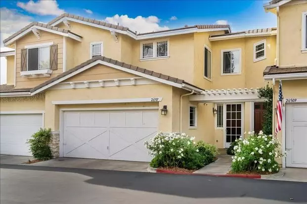 Sharp! 2 Master Suites Townhome In The Heart Of Valencia! Apartment for rent in Santa Clarita, CA