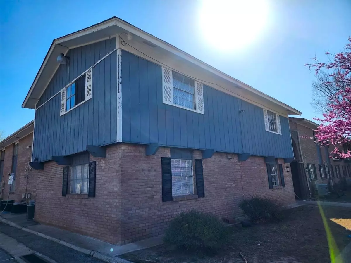 2 Bedroom 1.5 Bath Apt At The Monterey Square Apts Nw Okc Apartment for rent in Oklahoma City, OK