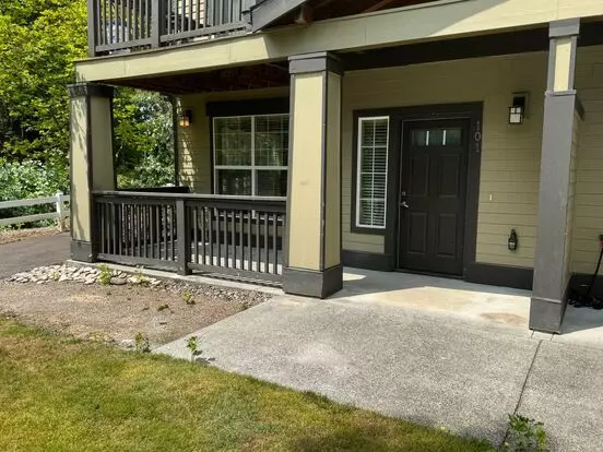 Beautiful 1br Condo In Sherwood. End Unit With Beautiful Finishes. Community Pool & Exercise Room! Apartment for rent in Sherwood, OR