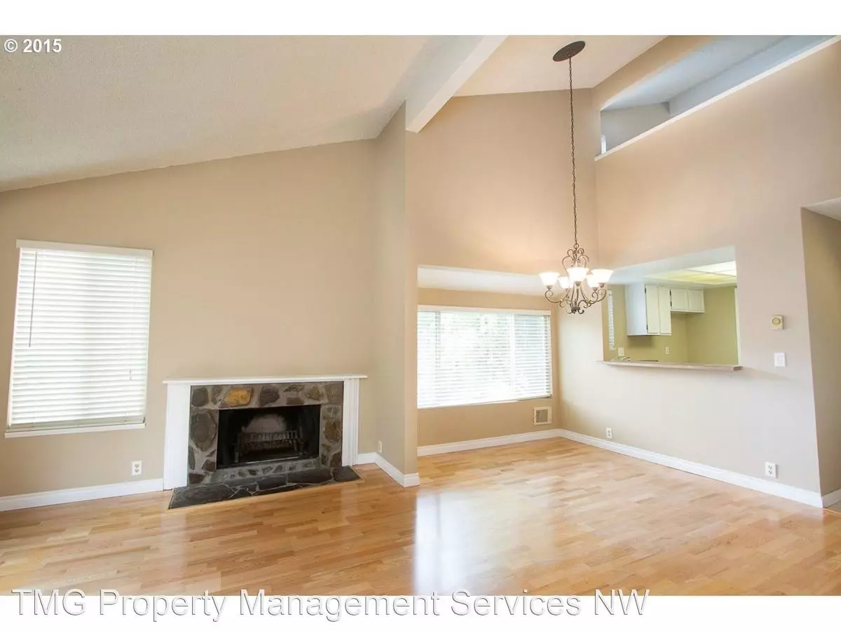 2-level 3br/2ba Condo With Balcony ** Community Pool ** Apartment for rent in Beaverton, OR