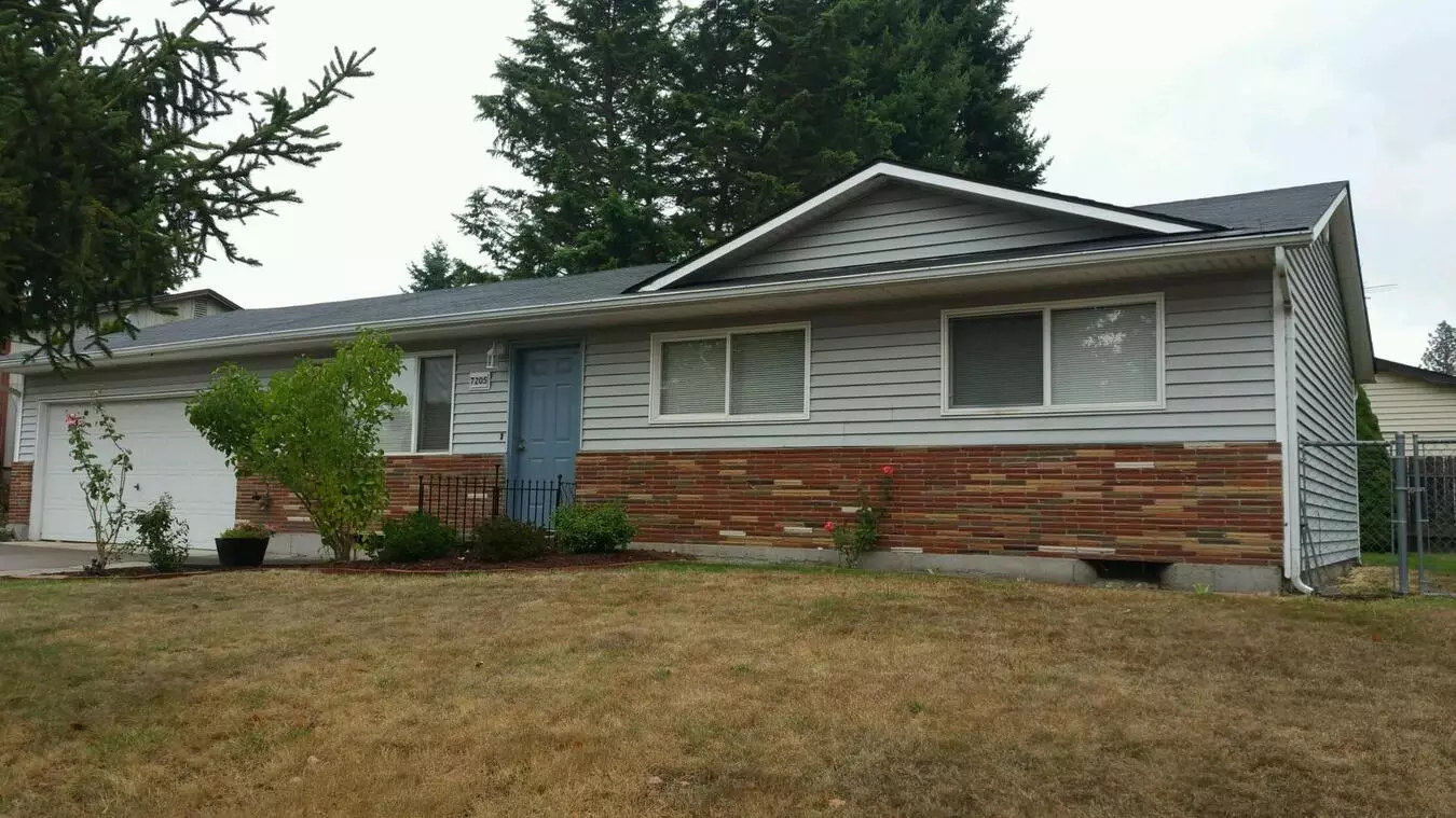 Ranch Style Living With New Paint And Flooring Throughout! Large Fenced Back Yard! This One Will Go Fast! House for rent in Vancouver, WA